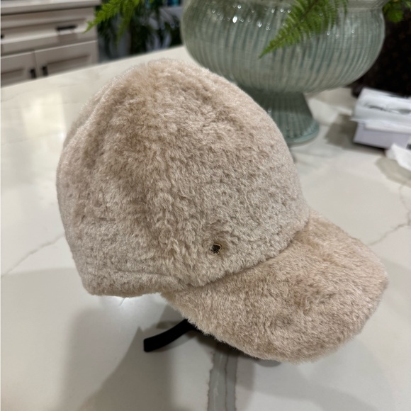Kate Spade Plush Tan Cap - Picture 1 of 4